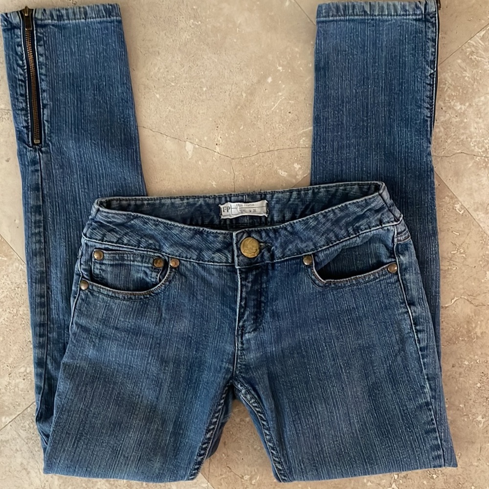 Free People distressed skinny jeans 28